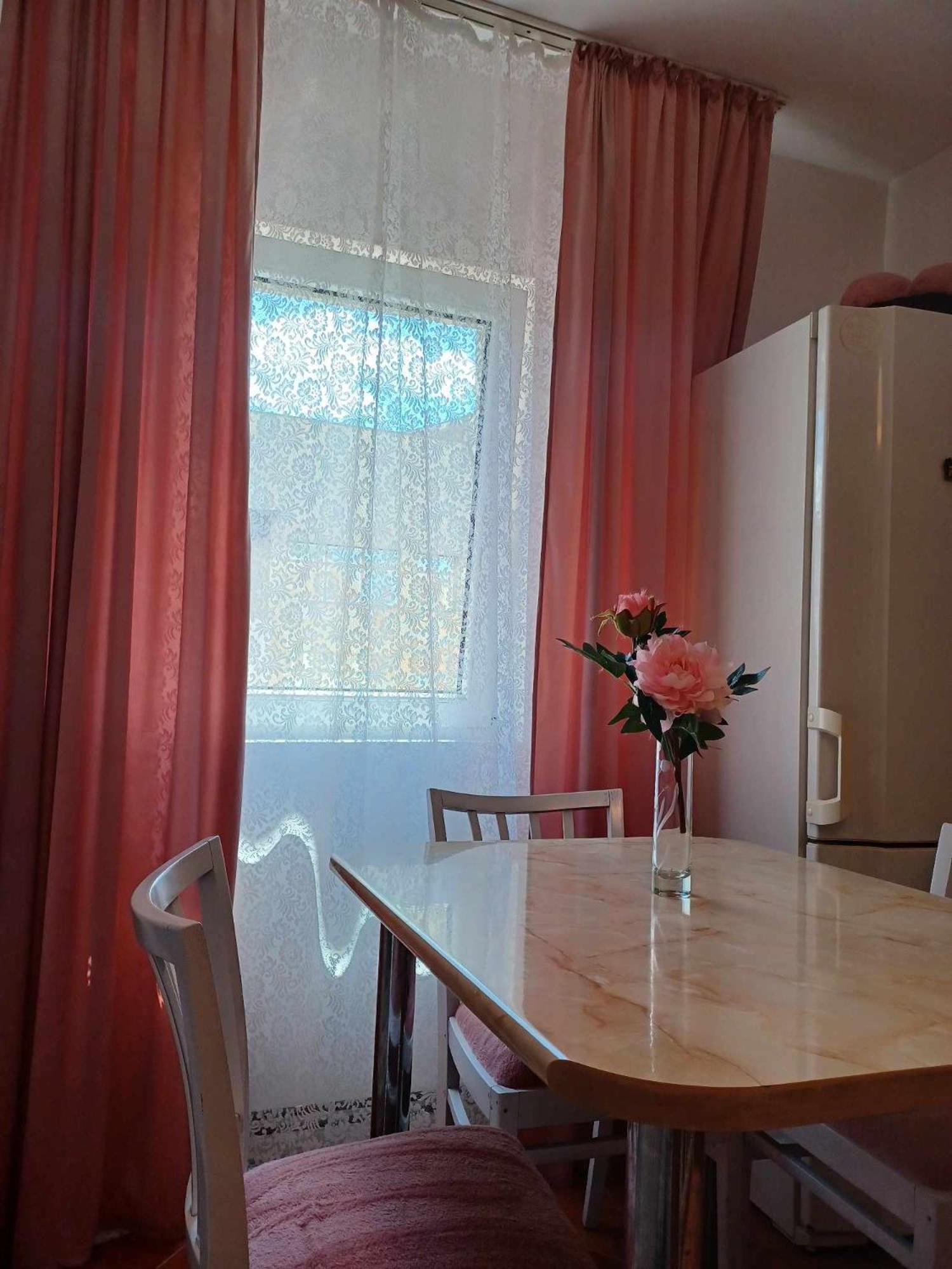 BistriţaParc Side Apartamentアパートメント エクステリア 写真