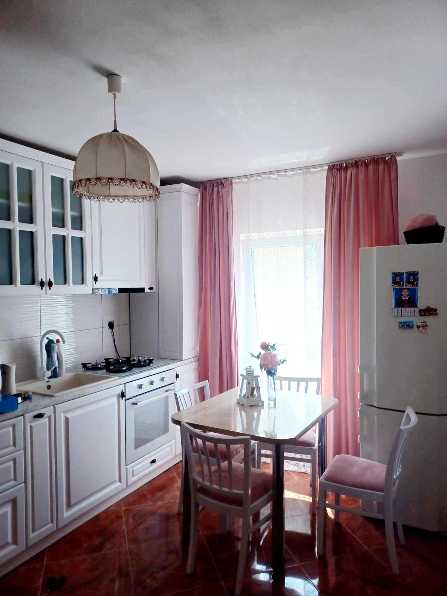 BistriţaParc Side Apartamentアパートメント エクステリア 写真